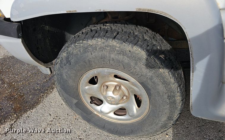 image for item EJ5556 1996 Dodge Ram 1500 Club Cab pickup truck