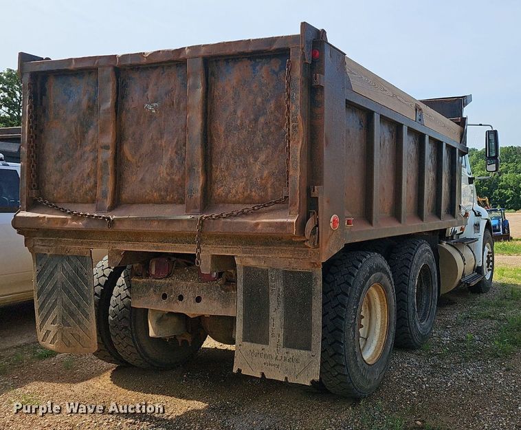 image for item EJ5557 2007 International  8600 dump truck