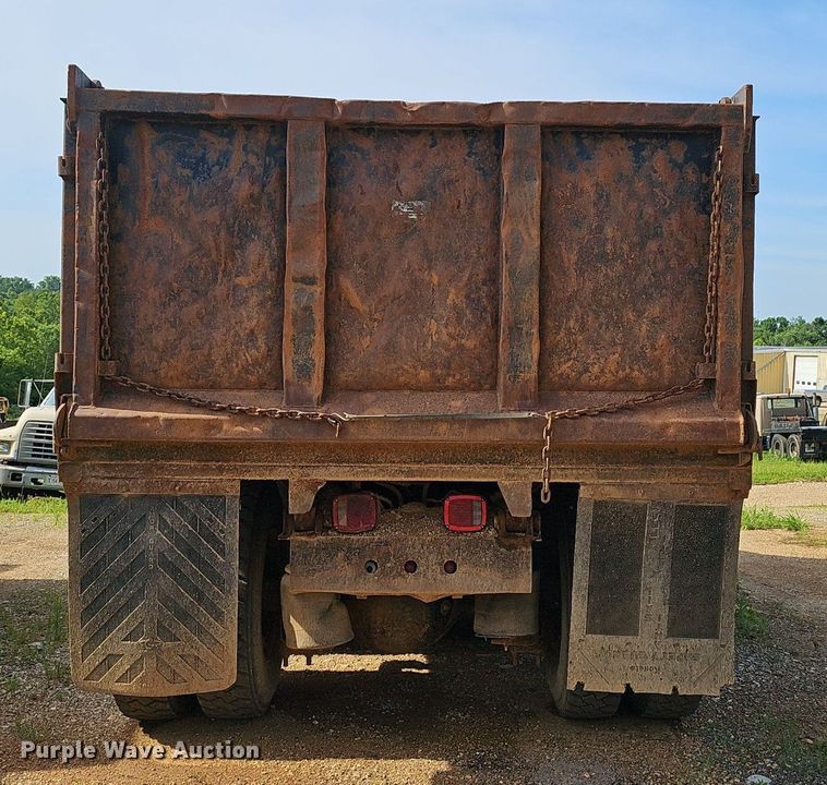 image for item EJ5557 2007 International  8600 dump truck
