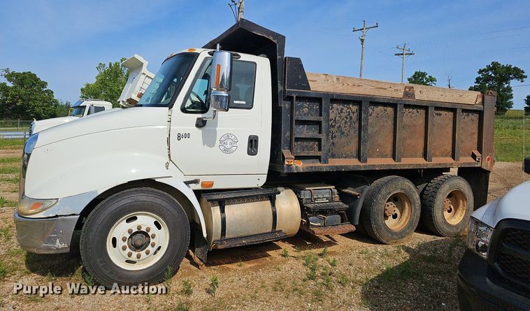 image for item EJ5557 2007 International  8600 dump truck