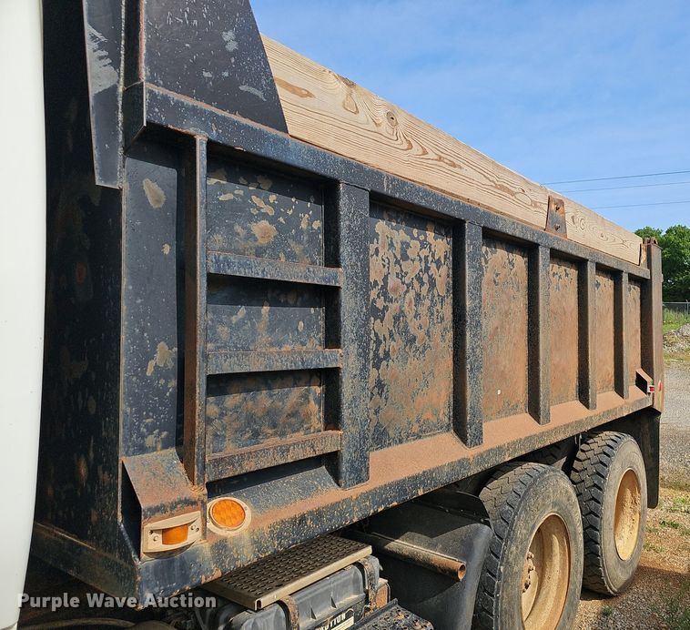 image for item EJ5557 2007 International  8600 dump truck