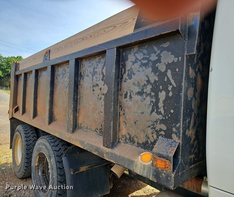 image for item EJ5557 2007 International  8600 dump truck