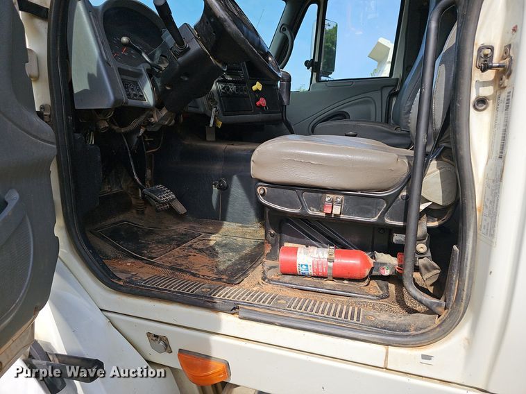 image for item EJ5557 2007 International  8600 dump truck