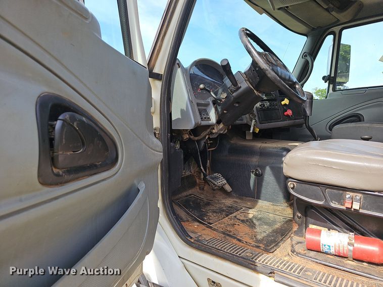 image for item EJ5557 2007 International  8600 dump truck