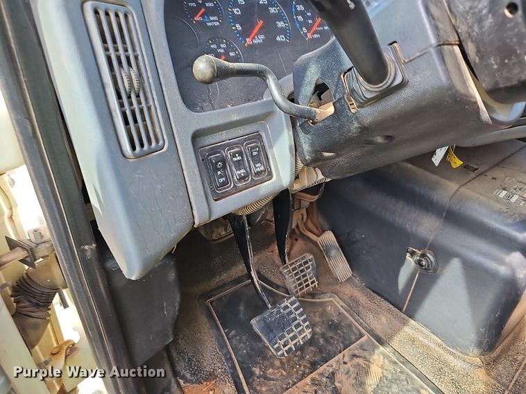 image for item EJ5557 2007 International  8600 dump truck