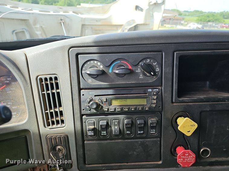 image for item EJ5557 2007 International  8600 dump truck