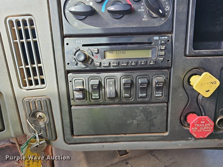 image for item EJ5557 2007 International  8600 dump truck