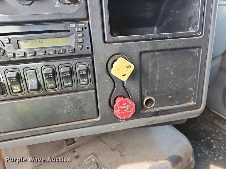 image for item EJ5557 2007 International  8600 dump truck