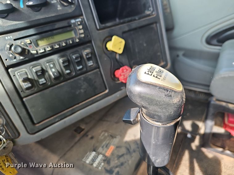 image for item EJ5557 2007 International  8600 dump truck