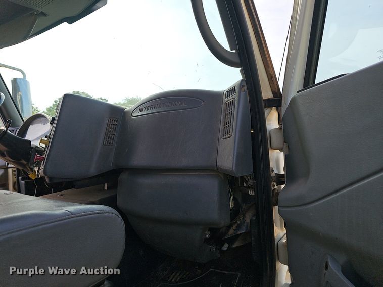 image for item EJ5557 2007 International  8600 dump truck