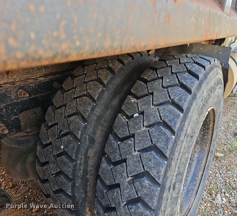 image for item EJ5557 2007 International  8600 dump truck