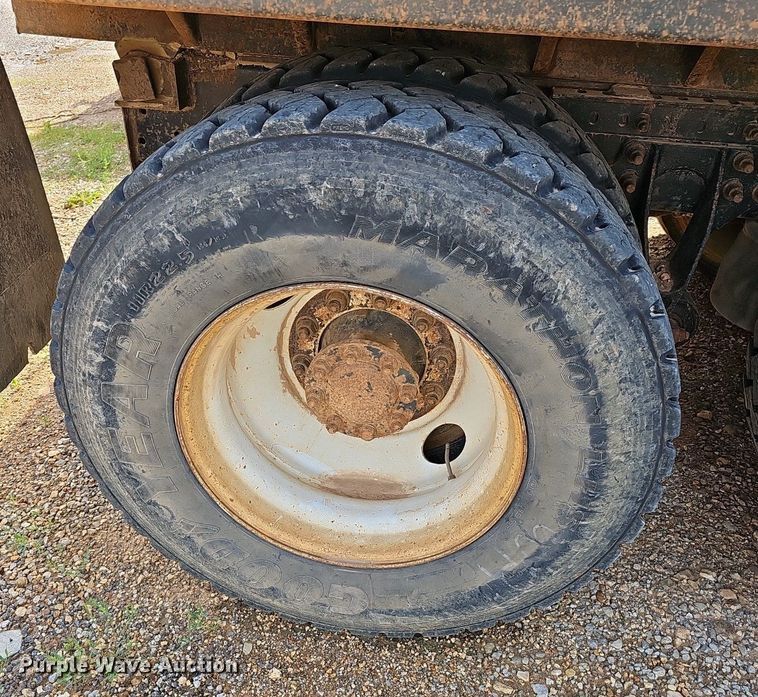 image for item EJ5557 2007 International  8600 dump truck