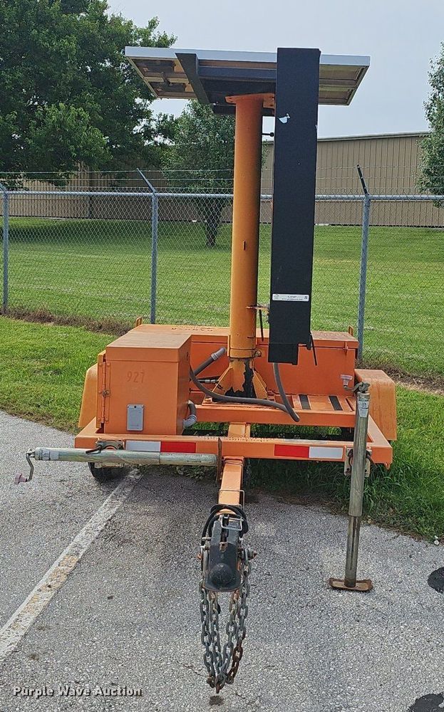 image for item EJ5587 2008 American Signal message board trailer