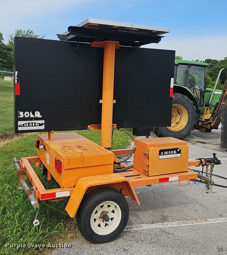 image for item EJ5587 2008 American Signal message board trailer