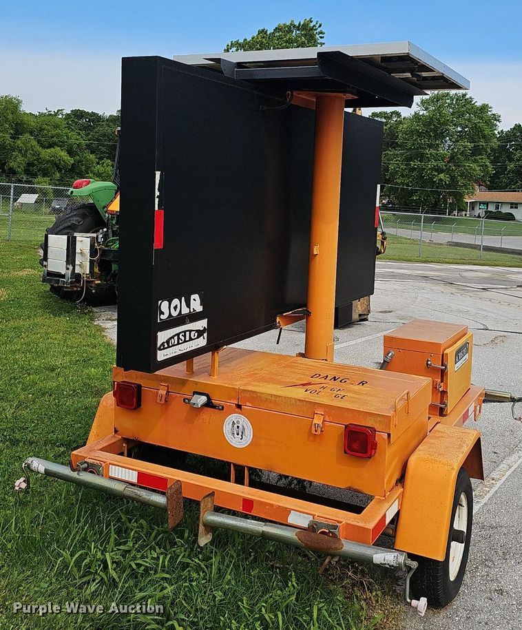 image for item EJ5587 2008 American Signal message board trailer