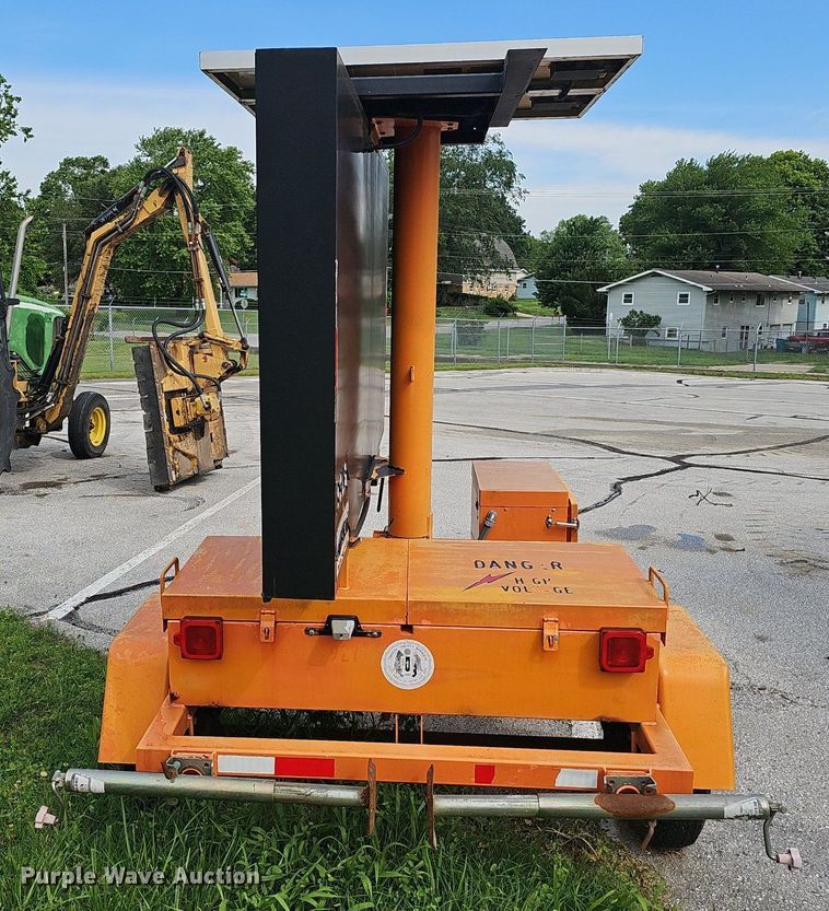 image for item EJ5587 2008 American Signal message board trailer