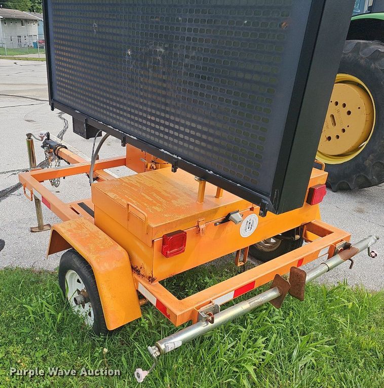 image for item EJ5587 2008 American Signal message board trailer