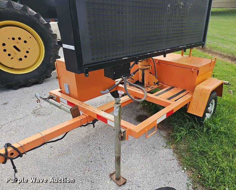 image for item EJ5587 2008 American Signal message board trailer