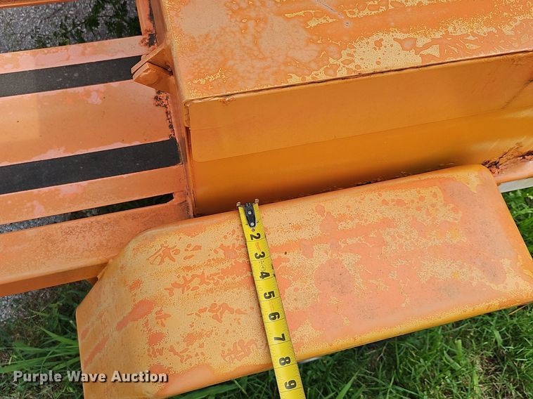 image for item EJ5587 2008 American Signal message board trailer