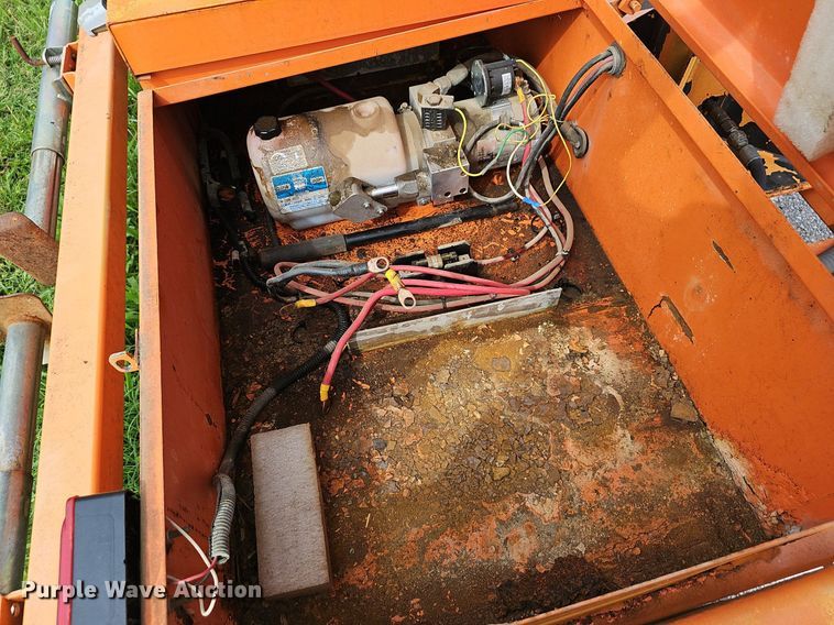 image for item EJ5587 2008 American Signal message board trailer