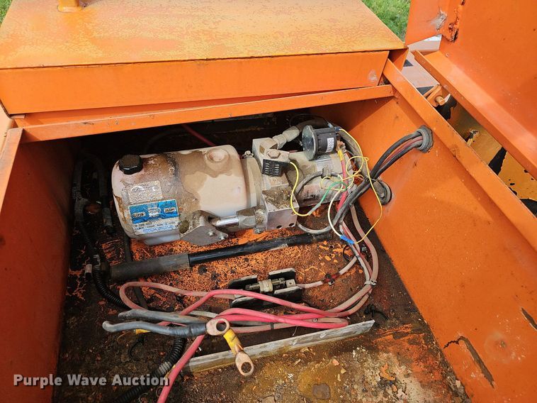 image for item EJ5587 2008 American Signal message board trailer