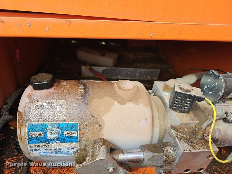 image for item EJ5587 2008 American Signal message board trailer