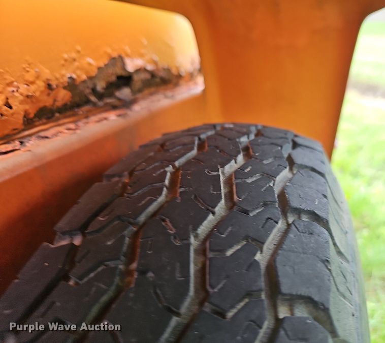 image for item EJ5587 2008 American Signal message board trailer