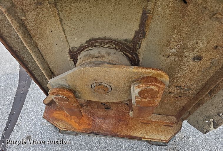 image for item EJ5588 2006 John Deere  6615 tractor