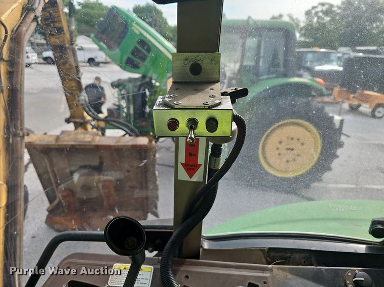 image for item EJ5588 2006 John Deere  6615 tractor