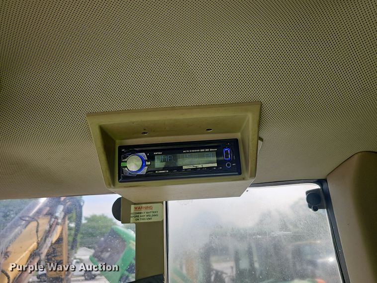 image for item EJ5588 2006 John Deere  6615 tractor