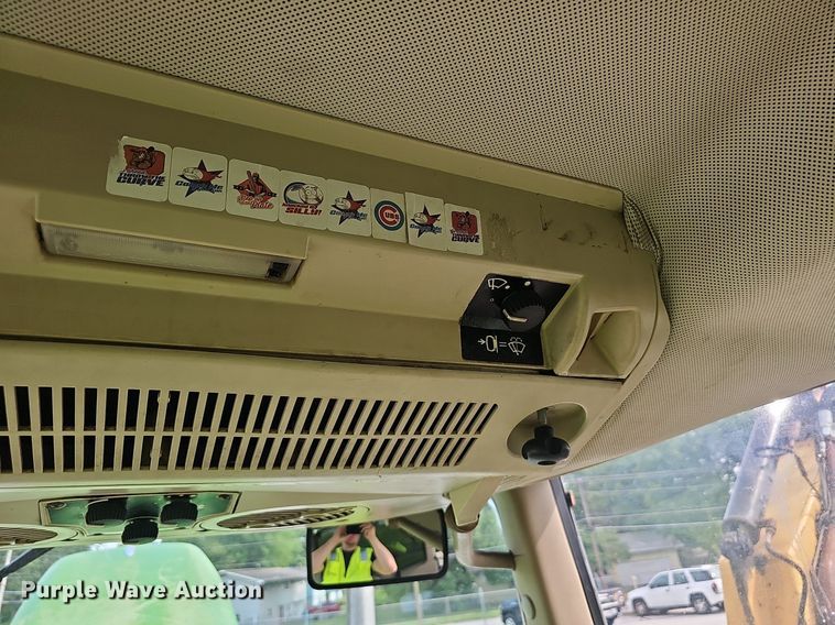 image for item EJ5588 2006 John Deere  6615 tractor