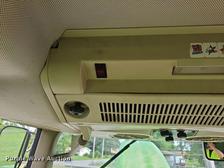 image for item EJ5588 2006 John Deere  6615 tractor