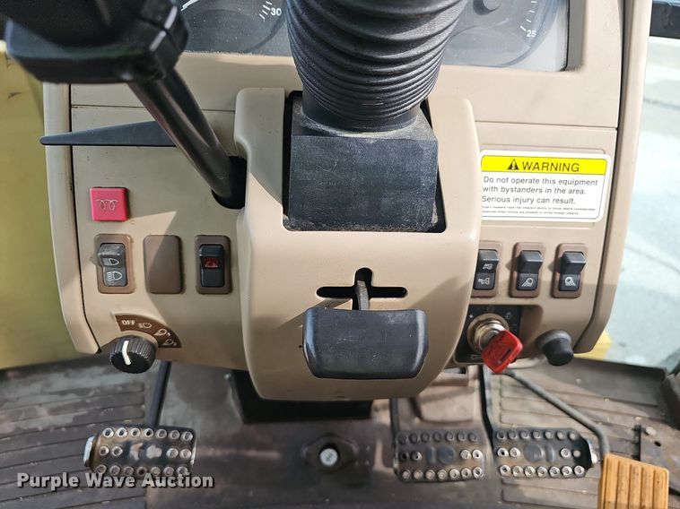 image for item EJ5588 2006 John Deere  6615 tractor