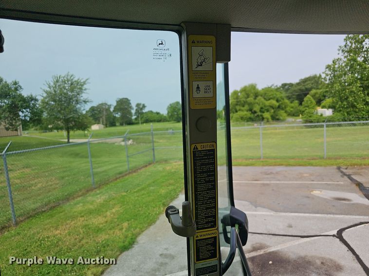 image for item EJ5588 2006 John Deere  6615 tractor