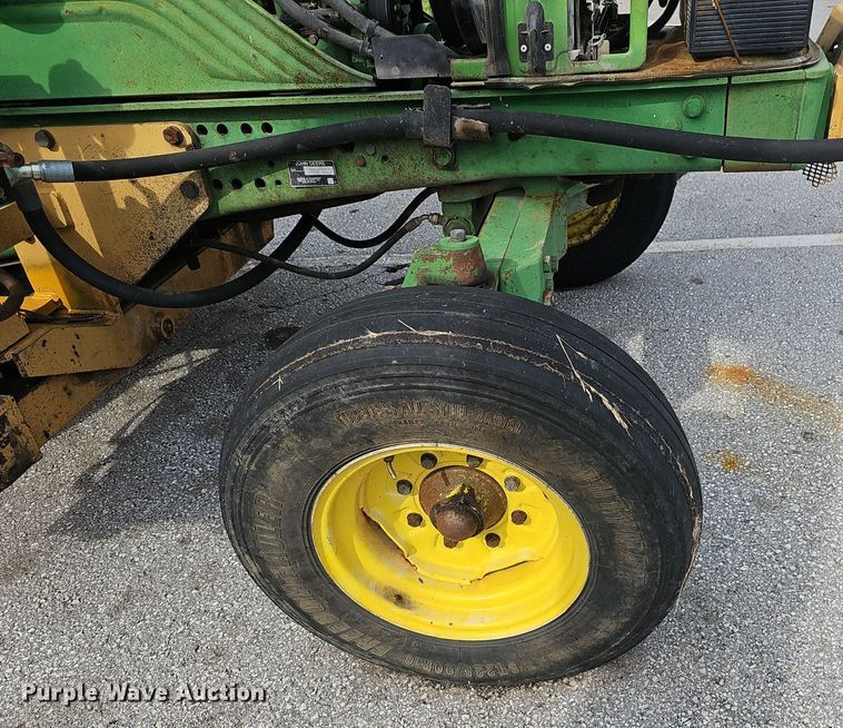 image for item EJ5588 2006 John Deere  6615 tractor