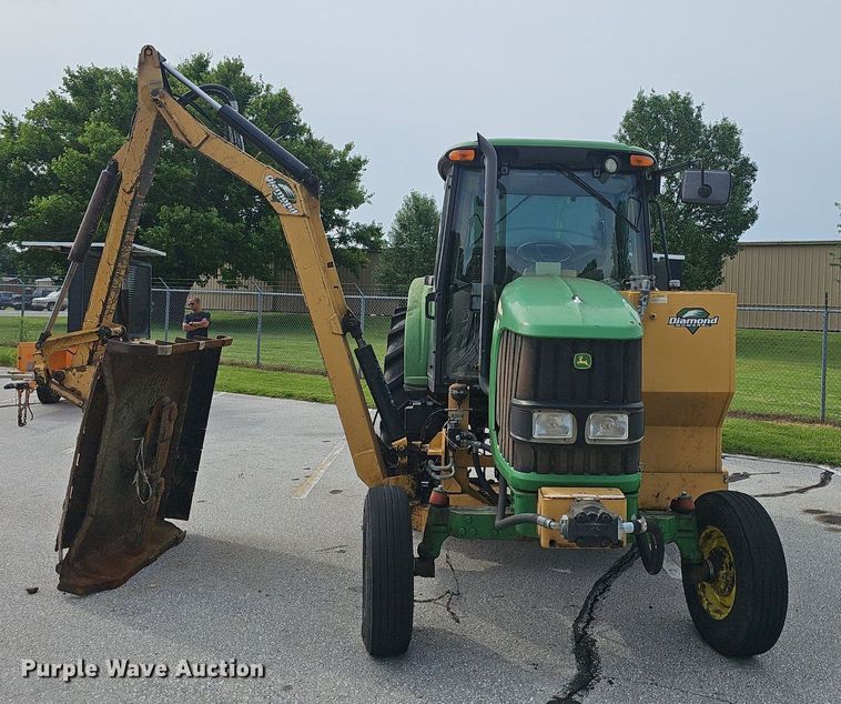 image for item EJ5589 2010 John Deere  7130 tractor