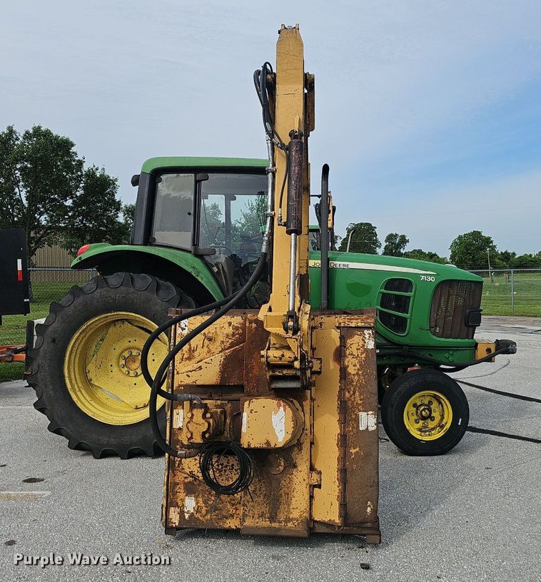 image for item EJ5589 2010 John Deere  7130 tractor