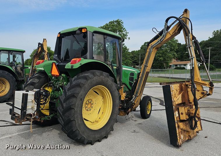 image for item EJ5589 2010 John Deere  7130 tractor