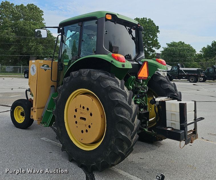 image for item EJ5589 2010 John Deere  7130 tractor