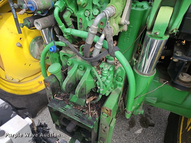 image for item EJ5589 2010 John Deere  7130 tractor