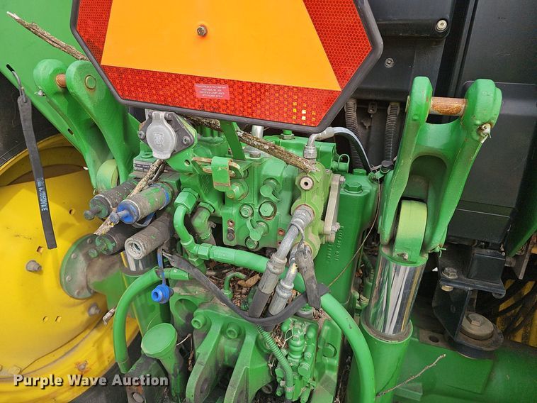 image for item EJ5589 2010 John Deere  7130 tractor