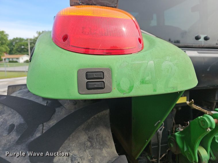 image for item EJ5589 2010 John Deere  7130 tractor