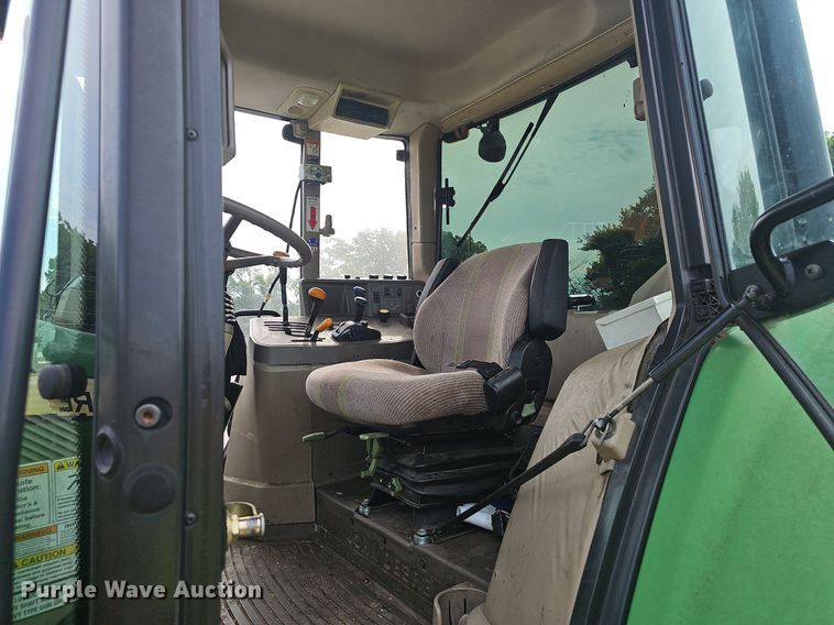 image for item EJ5589 2010 John Deere  7130 tractor