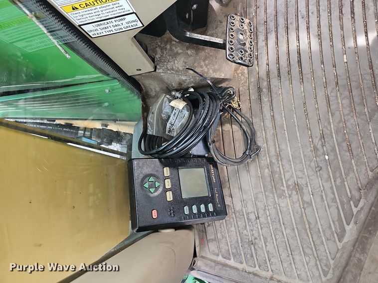 image for item EJ5589 2010 John Deere  7130 tractor