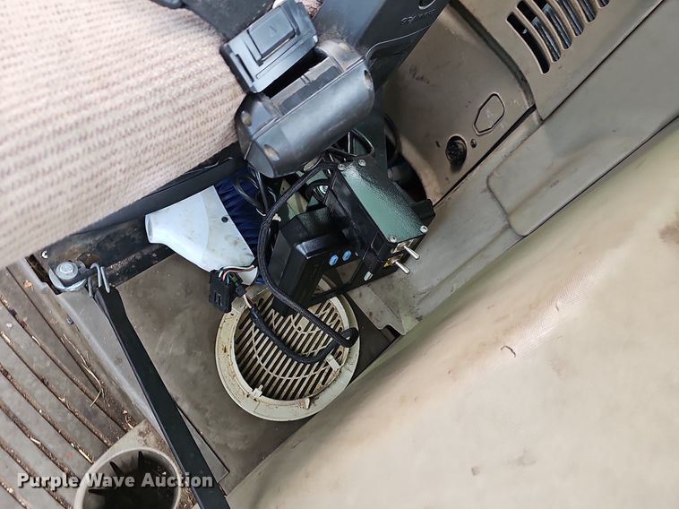 image for item EJ5589 2010 John Deere  7130 tractor