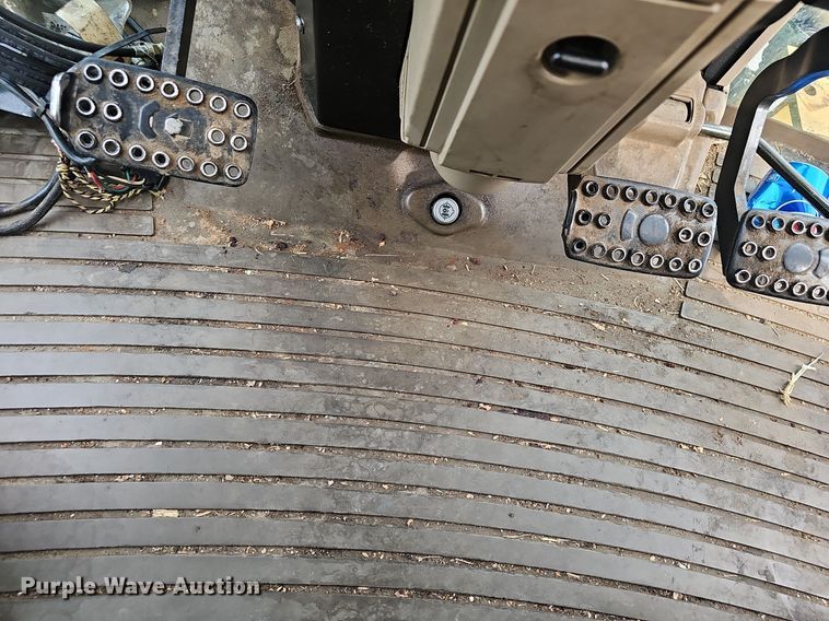 image for item EJ5589 2010 John Deere  7130 tractor