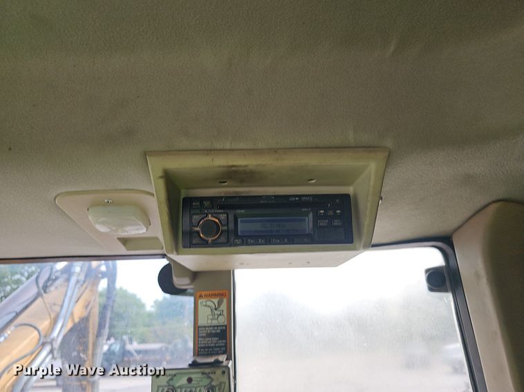 image for item EJ5589 2010 John Deere  7130 tractor