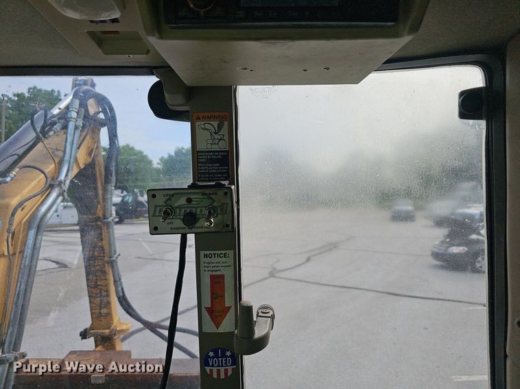 image for item EJ5589 2010 John Deere  7130 tractor