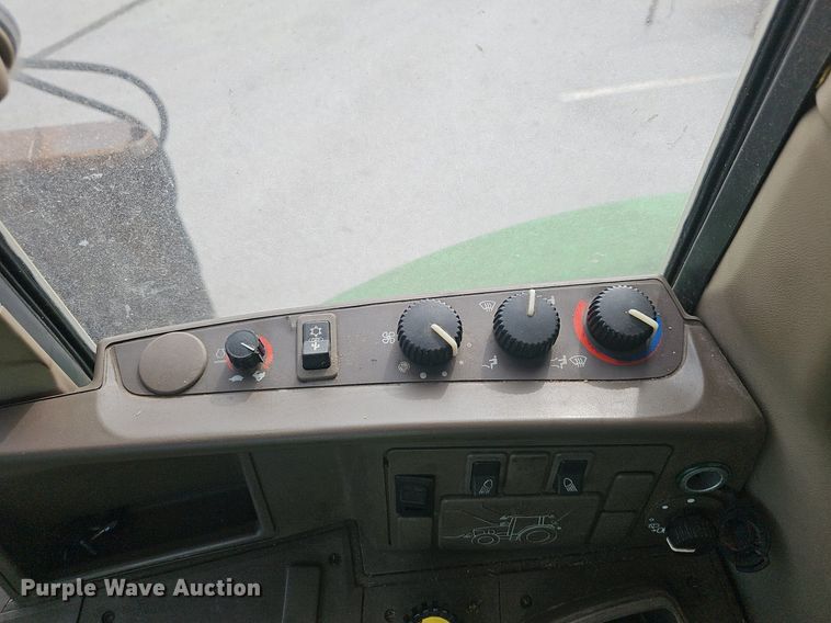 image for item EJ5589 2010 John Deere  7130 tractor