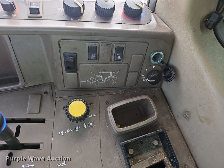 image for item EJ5589 2010 John Deere  7130 tractor